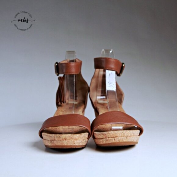 UGG Zoe‎ Wedge Leather Tassel Sandals Chestnut Women 8 - Picture 3 of 13